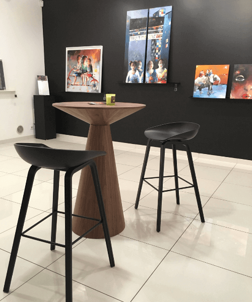 le marchand d'art est un spécialiste passionné 